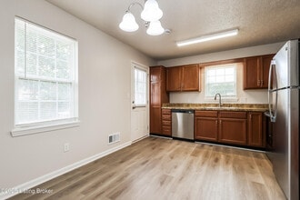 212 Tecumseh Dr in Shepherdsville, KY - Building Photo - Building Photo