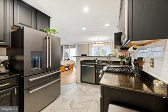 12906 Fair Briar Ln in Fairfax, VA - Building Photo - Building Photo