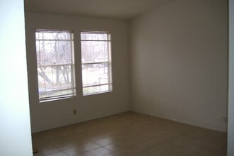 631 J St, Unit Apartment 1 in San Antonio, TX - Building Photo - Building Photo