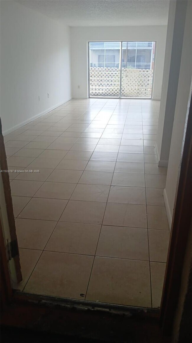 3610 NW 21st St in Lauderdale Lakes, FL - Building Photo - Building Photo