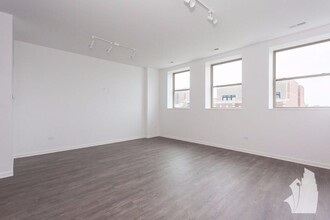 906 W Dakin St, Unit 206 in Chicago, IL - Building Photo - Building Photo