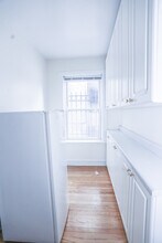 658 W Oakdale Ave-Unit -1C in Chicago, IL - Building Photo - Building Photo