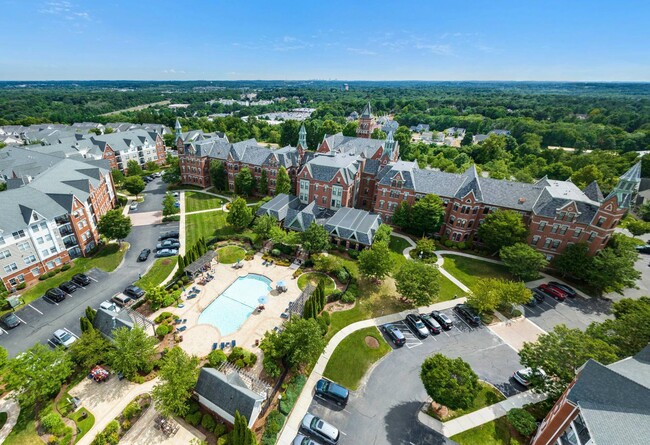 Bradlee Danvers in Danvers, MA - Foto de edificio - Building Photo