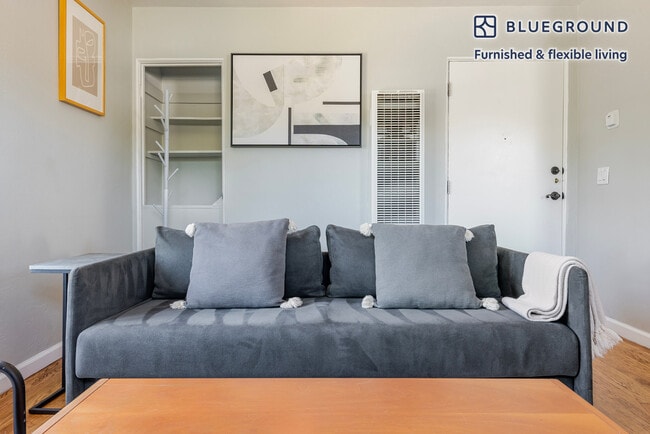 325 Hawthorne Ave in Palo Alto, CA - Building Photo - Building Photo