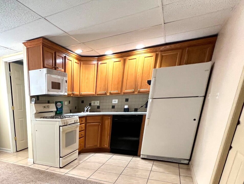 6911 Norman Ave, Unit # 2 in Dundalk, MD - Foto de edificio