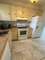 2060 NW 81st Ave in Pembroke Pines, FL - Building Photo