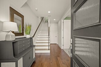 5703 Larkin St in Houston, TX - Foto de edificio - Building Photo