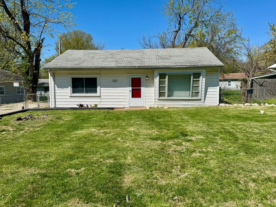 1207 Maple Ave in St. Louis, MO - Building Photo