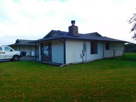 11063 N Skagit St in Burlington, WA - Building Photo