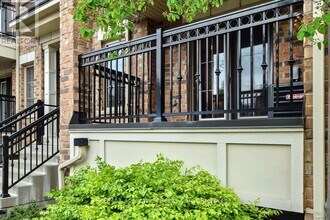 2441-2441 Greenwich Dr in Oakville, ON - Building Photo - Building Photo