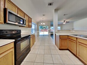 1813 Wind Dancer Trail in Fort Worth, TX - Foto de edificio - Building Photo