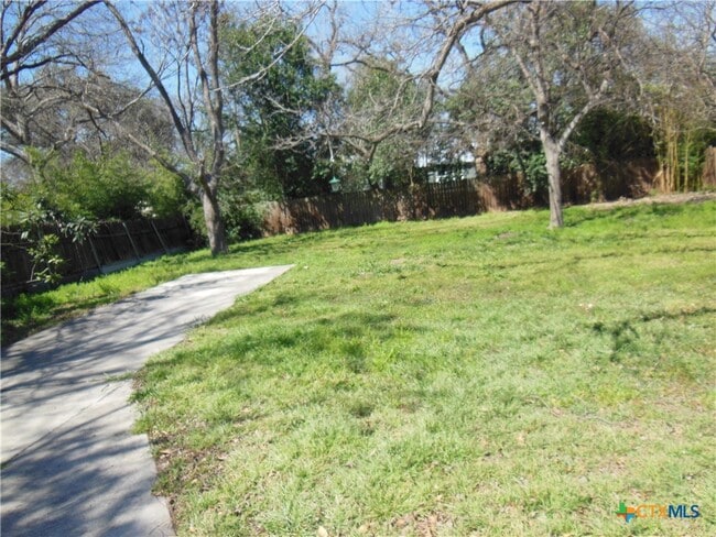 824 W Mill St in New Braunfels, TX - Building Photo - Building Photo