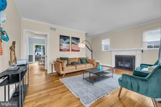 2805 W George Mason Rd in Falls Church, VA - Building Photo - Building Photo