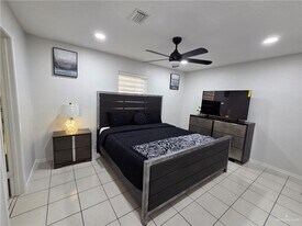 15 Ashley Pl in Pharr, TX - Building Photo