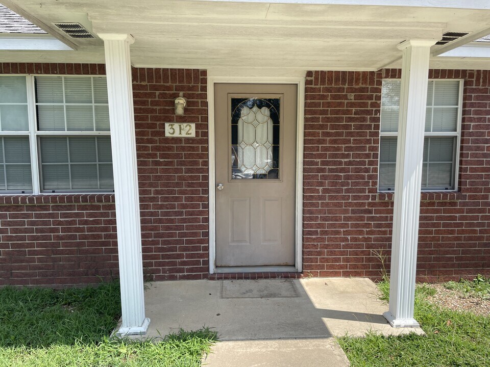 312 S Adams St in Sallisaw, OK - Building Photo