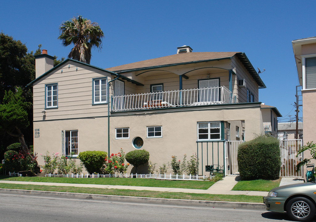 106-110 N Flores St in Los Angeles, CA - Foto de edificio