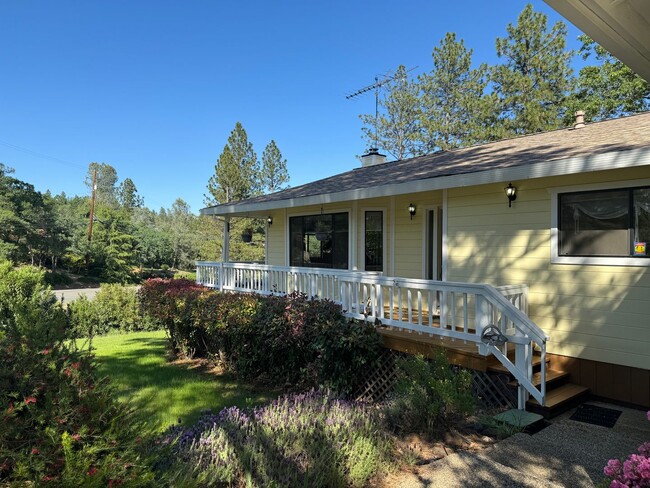 16669 Alexandra Way in Grass Valley, CA - Building Photo - Building Photo