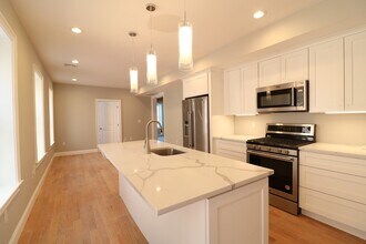 422 Hanover St in Boston, MA - Building Photo - Building Photo