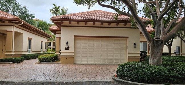 16117 Emerald Estates Dr in Weston, FL - Building Photo - Building Photo