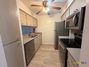 508 E Travis St in Luling, TX - Building Photo - Building Photo