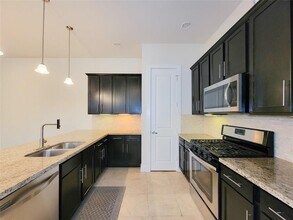 1815 Crestdale Dr in Houston, TX - Building Photo - Building Photo