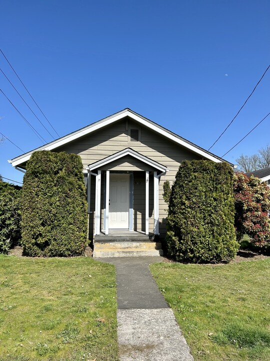 312 Nooksack Ave in Lynden, WA - Building Photo