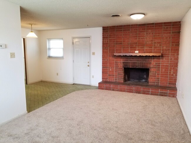 1417-1421 W 11th St in Clovis, NM - Foto de edificio - Building Photo