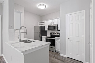 Rise Highland Park in Dallas, TX - Building Photo