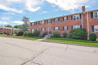 70 Carroll Ave, Unit 507 in Newport, RI - Building Photo - Building Photo