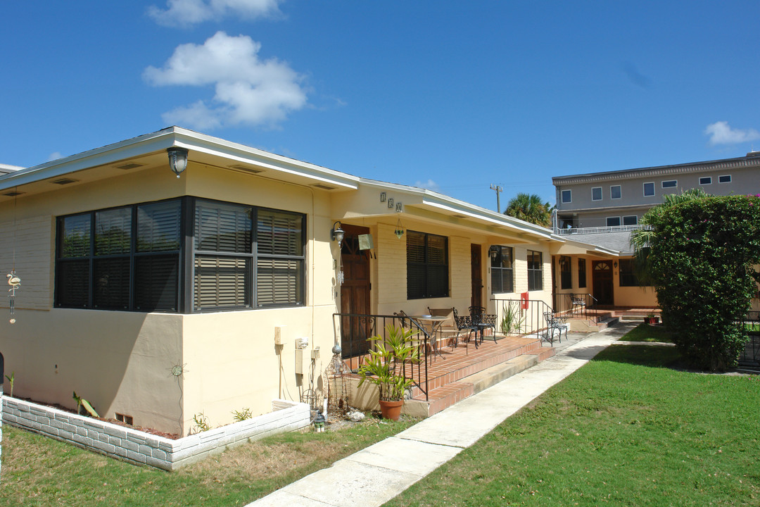 130 S Lakeside Ave in Lake Worth, FL - Foto de edificio