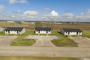 1219 Kingston Dr in Wharton, TX - Building Photo