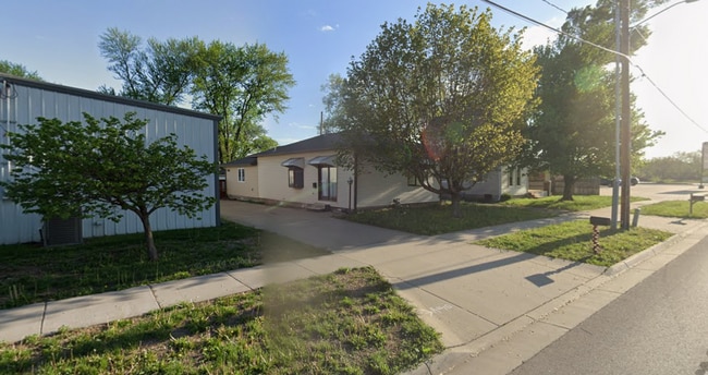 325 NW Lyman Rd in Topeka, KS - Building Photo - Building Photo