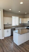 927 Wahlen Way in Harrisville, UT - Building Photo - Building Photo