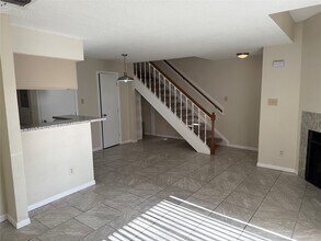 1515 Sandy Springs Rd in Houston, TX - Building Photo - Building Photo