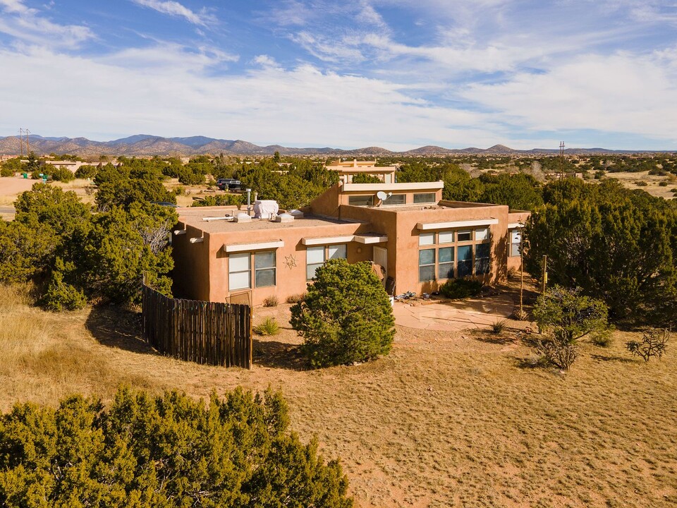 27 Aventura Rd in Santa Fe, NM - Building Photo