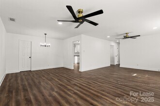 815 Sharon Dr in Waxhaw, NC - Building Photo - Building Photo