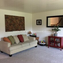 2074 Newcastle Dr in Sandy, UT - Building Photo - Building Photo