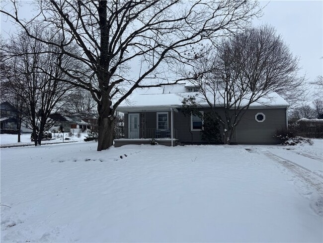 304 Woodland Ave in Grove City, PA - Foto de edificio - Building Photo