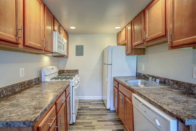 Woodland Apartments in Laurel, MD - Foto de edificio - Interior Photo