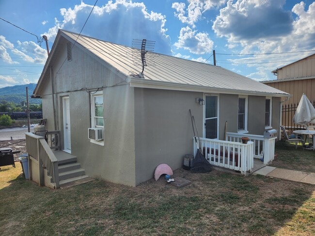 property at 1011 Dale Alley St