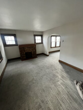 896 Dan St in Akron, OH - Foto de edificio - Building Photo