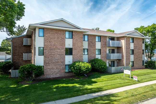 Linden East Apartments in Indianola, IA - Building Photo - Building Photo