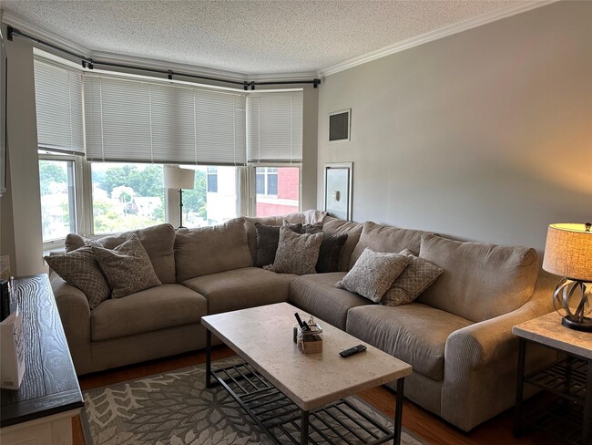 300 Mamaroneck Ave in White Plains, NY - Building Photo - Building Photo