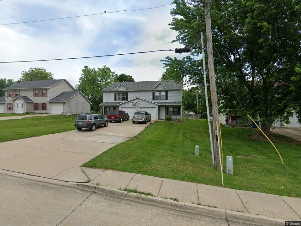 301 E Liberty Ln in Ashland, MO - Building Photo