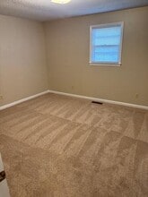 1090 N Guignard Dr in Sumter, SC - Building Photo - Building Photo