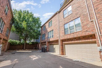 3610 Gillespie St, Unit 8 in Dallas, TX - Foto de edificio - Building Photo