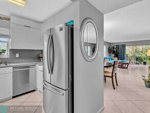 3511 Inverrary Dr in Lauderhill, FL - Building Photo - Building Photo