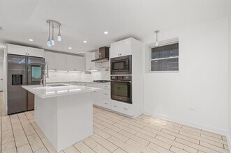 2203 W Giddings St, Unit Garden in Chicago, IL - Foto de edificio - Building Photo