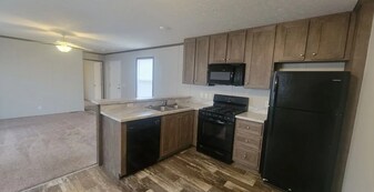 305 Cedar Ln in Columbus, MI - Building Photo