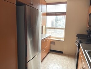 70 W Burton Pl, Unit 1203 in Chicago, IL - Building Photo - Building Photo